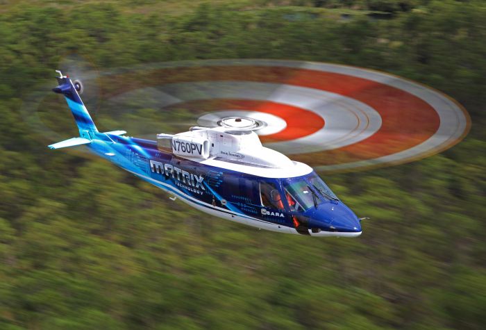 Картинка вертолет Sikorsky SARA MATRIX летит на большой скорости