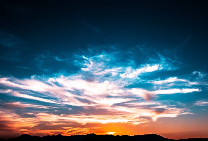 Картинка облака на закате солнца