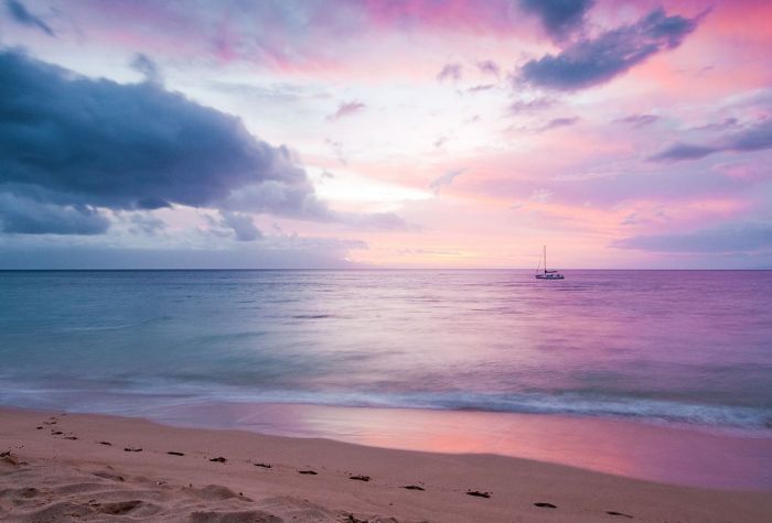 Картинка красивый розовый закат на пляже