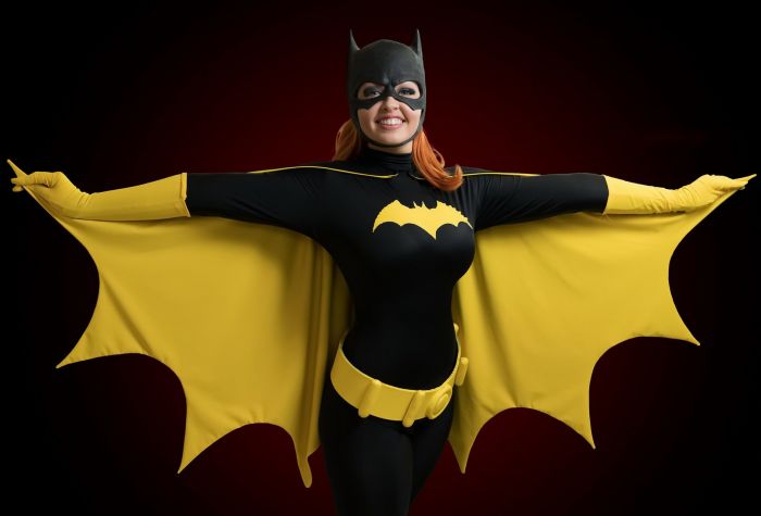 Картинка девушка в костюме Бэтмена