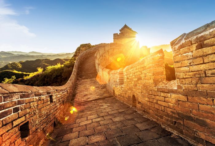 Картинка Великая Китайская стена, извилистая дорога, яркое солнце