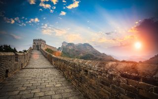 Великая Китайская стена на закате солнца