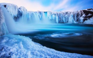 замерзший водопад, лед, зима в Исландии