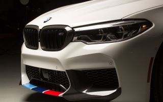 BMW M5 - M Performance Parts морда автомобиля