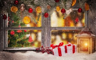новогоднее настроение за окном, снег, подарки, елочка
