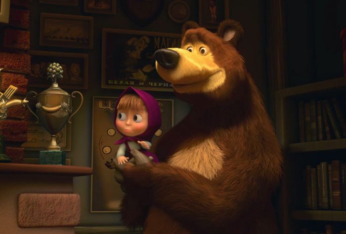 Картинка Маша в лапах у медведя мультфильм Маша и Медведь