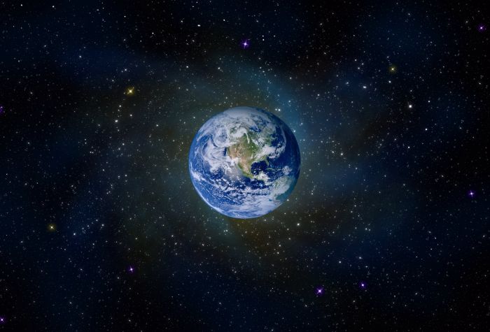Картинка планета Земля среди множества ярких звезд в космосе