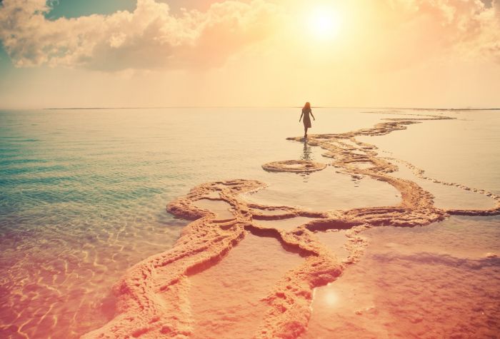 Картинка песок на воде, морская коса, девушка, закат, море