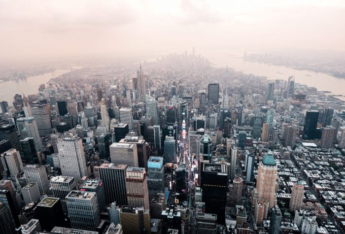 Картинка пасмурное небо над Манхэттеном в городе Нью-Йорк