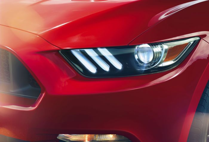 Картинка красный «Форд Мустанг»  Ford Mustang, фара, вид спереди