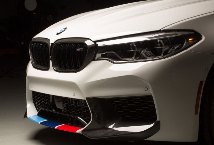 Картинка BMW M5 - M Performance Parts морда автомобиля