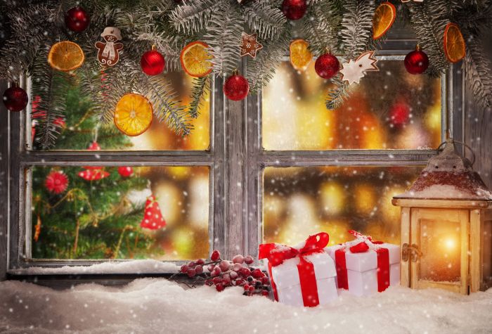 Картинка новогоднее настроение за окном, снег, подарки, елочка
