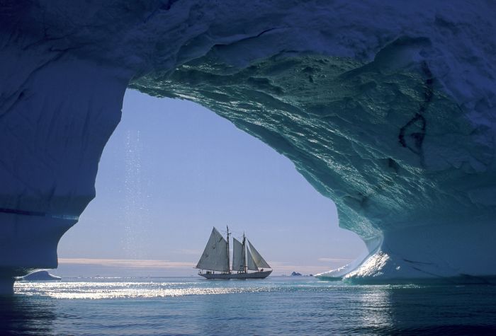 Картинка окно в айсберге