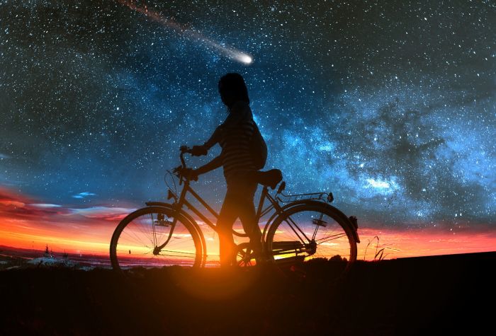 Картинка прогулка на велосипеде, под звездным небом на закате солнца