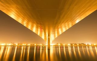 красивый мост фото с яркими ночными огоньками