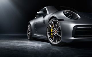красивая машина Porsche 911 Carrera S серого цвета