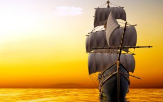 парусник, красивый корабль на закате солнца